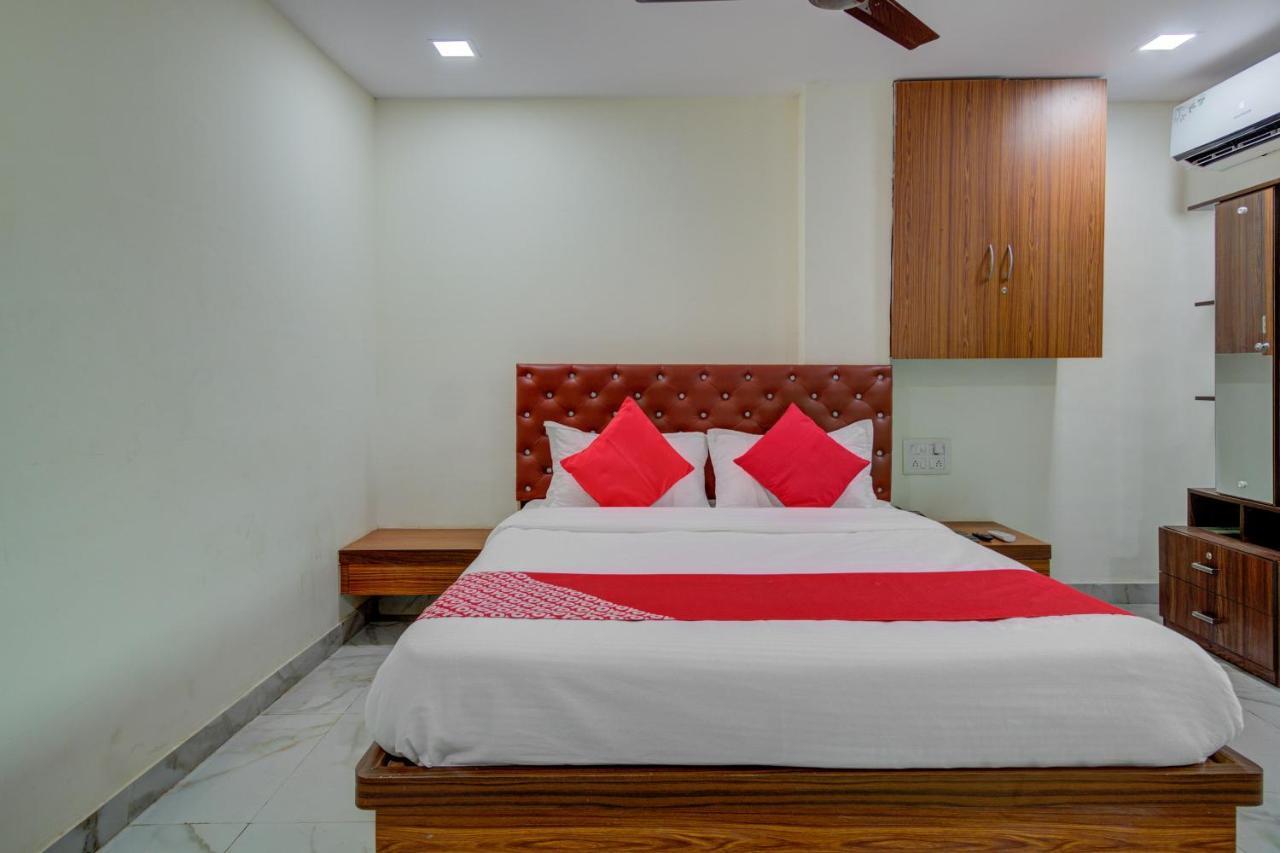 Oyo 67979 Hotel Hollywood Park Sasupāda المظهر الخارجي الصورة